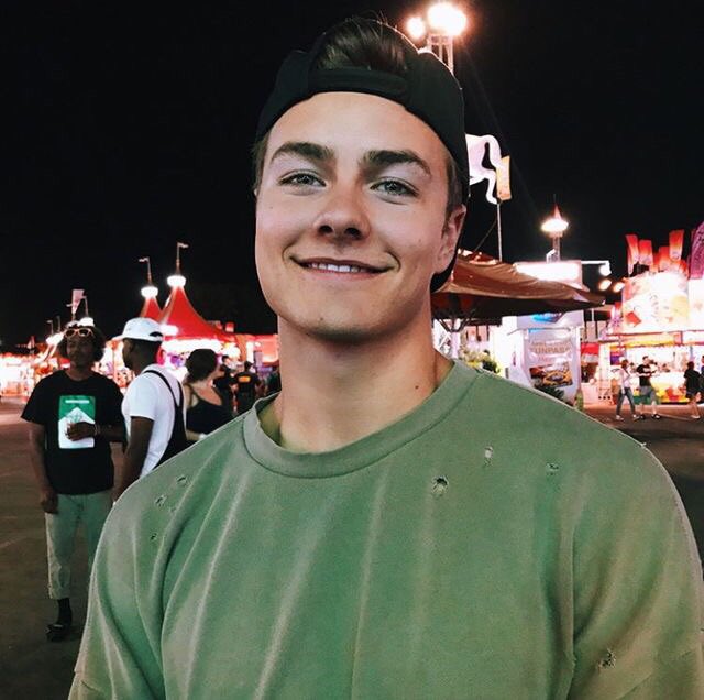 lucasfriars's tweet photo. I want to find a girl that is funny, beautiful, smart, and that is badass. To one day marry her and have kids together. Tell her who exactly I am and tell her things I haven't told people and she does the same to me. One day man. I will find that girl https://t.co/ixhUglLWKA