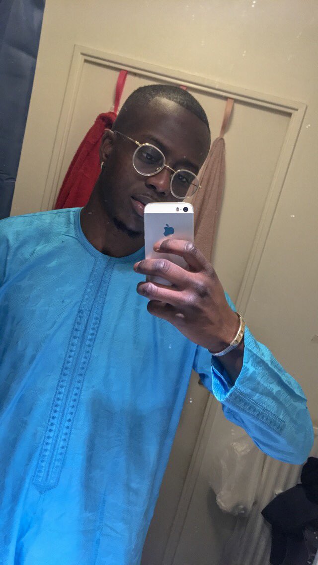 kayze95's tweet photo. 22 ans plus tard et toujours aussi moche.. #22yearschallenge https://t.co/P0brRjViVu