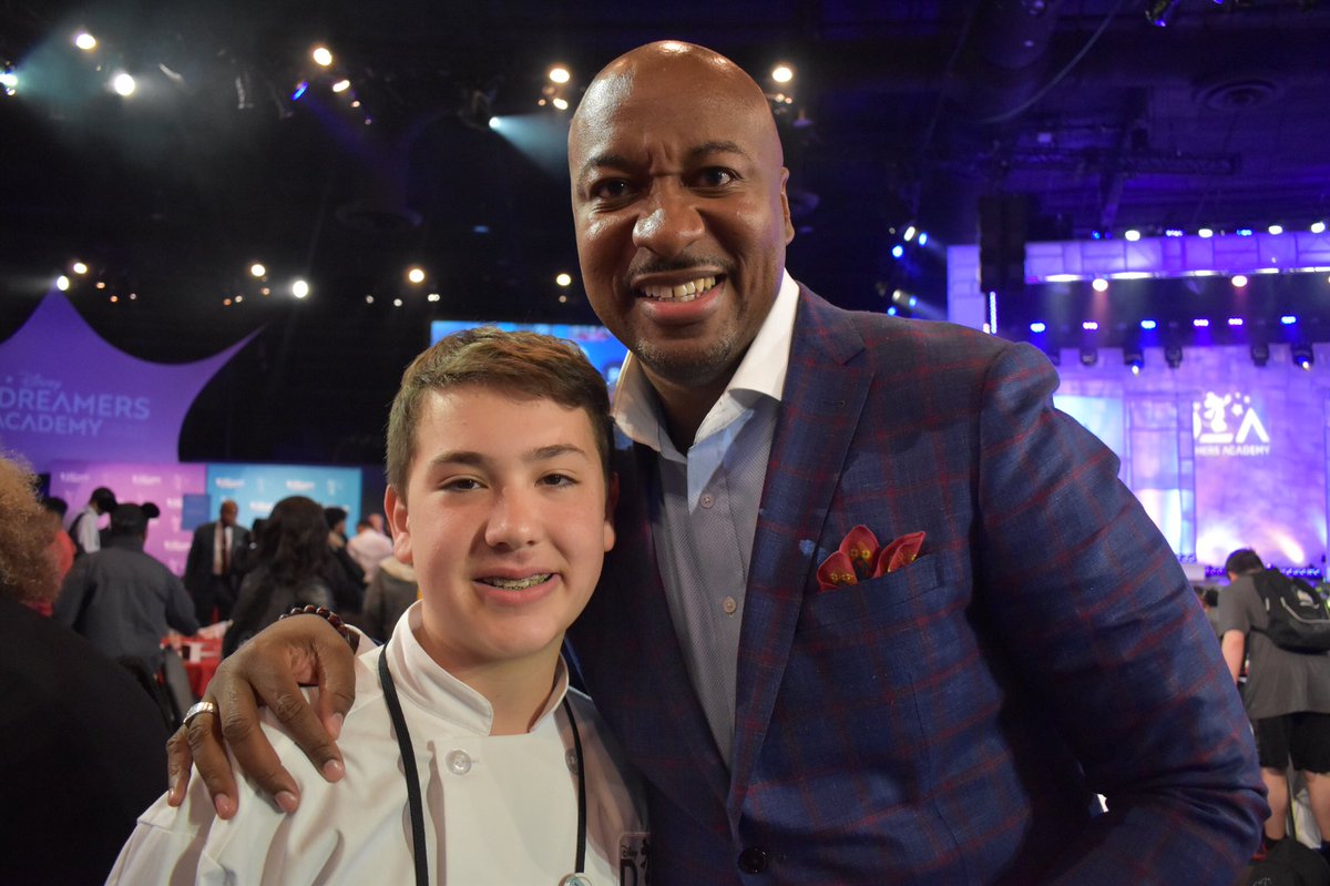 ianmckenna2004's tweet photo. @disneydreamersacademy #ddasoar #ddaorange #ddadisney #dda2019 #disneydreamersacademy https://t.co/CjgKkByxoD