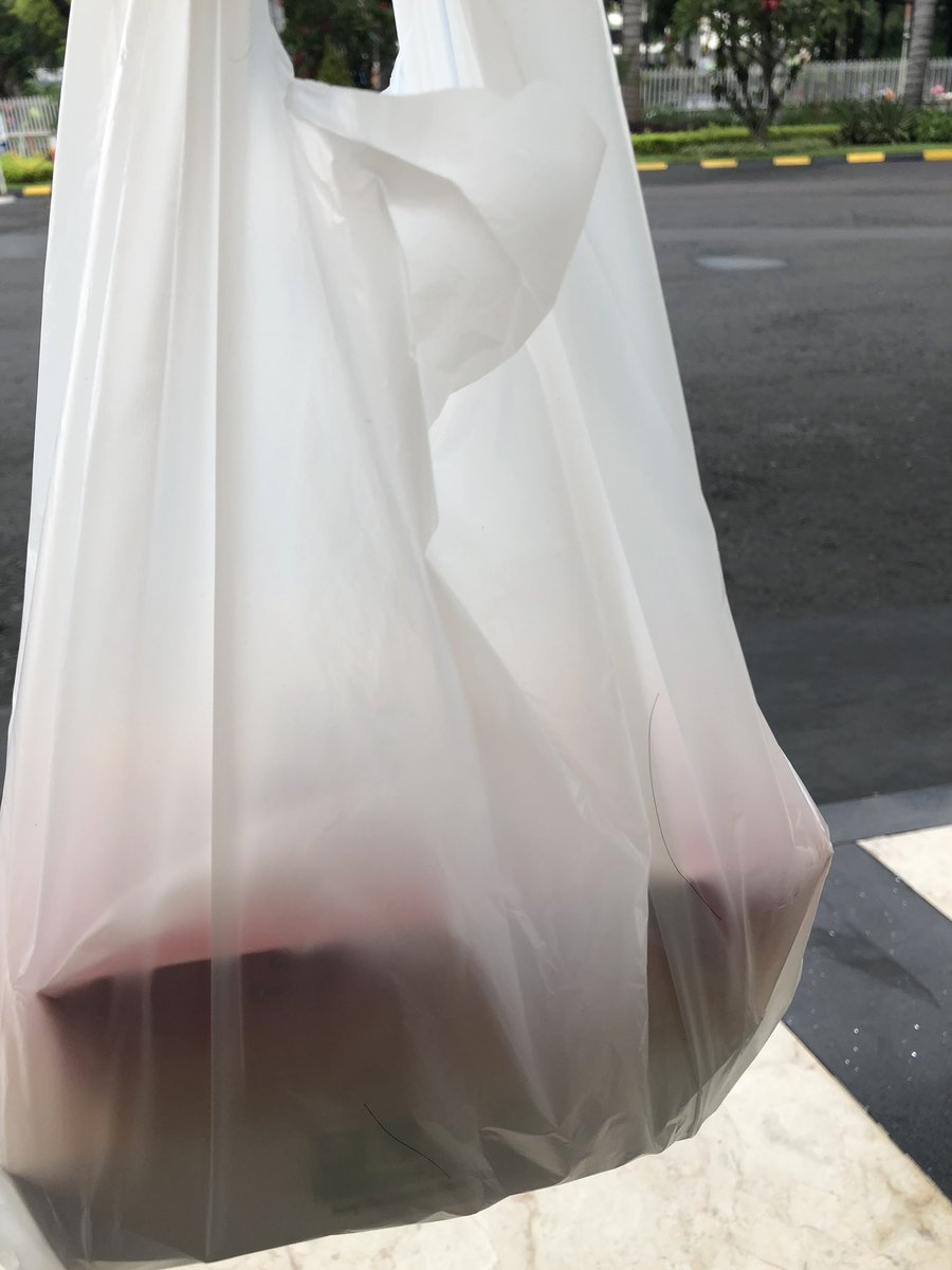 Pesen Go-send <a href="/gojekindonesia/">Gojek Indonesia</a> udh 6 ditolak. Order ke-7 baru mau anter. Namanya kerja di Gojek itu diterima apapun jenis orderannya. Gk usah milah milih. Pura2 diterima, ak telpon. Eh ditolak