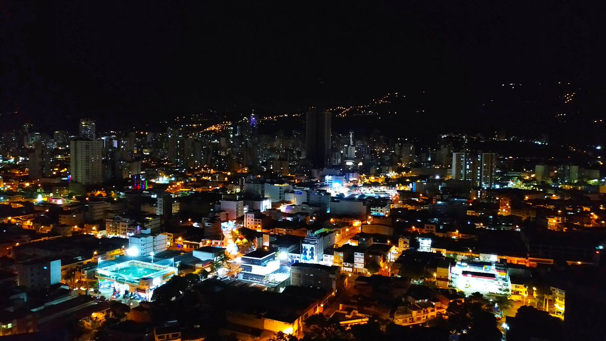 Madestudios4's tweet photo. La ciudad Bonita de @Bucaramanga 😎 #MadeStudios #city #Bucaramanga #night #fotografia #photoshoot 🍃 https://t.co/rkAhxSy2SG