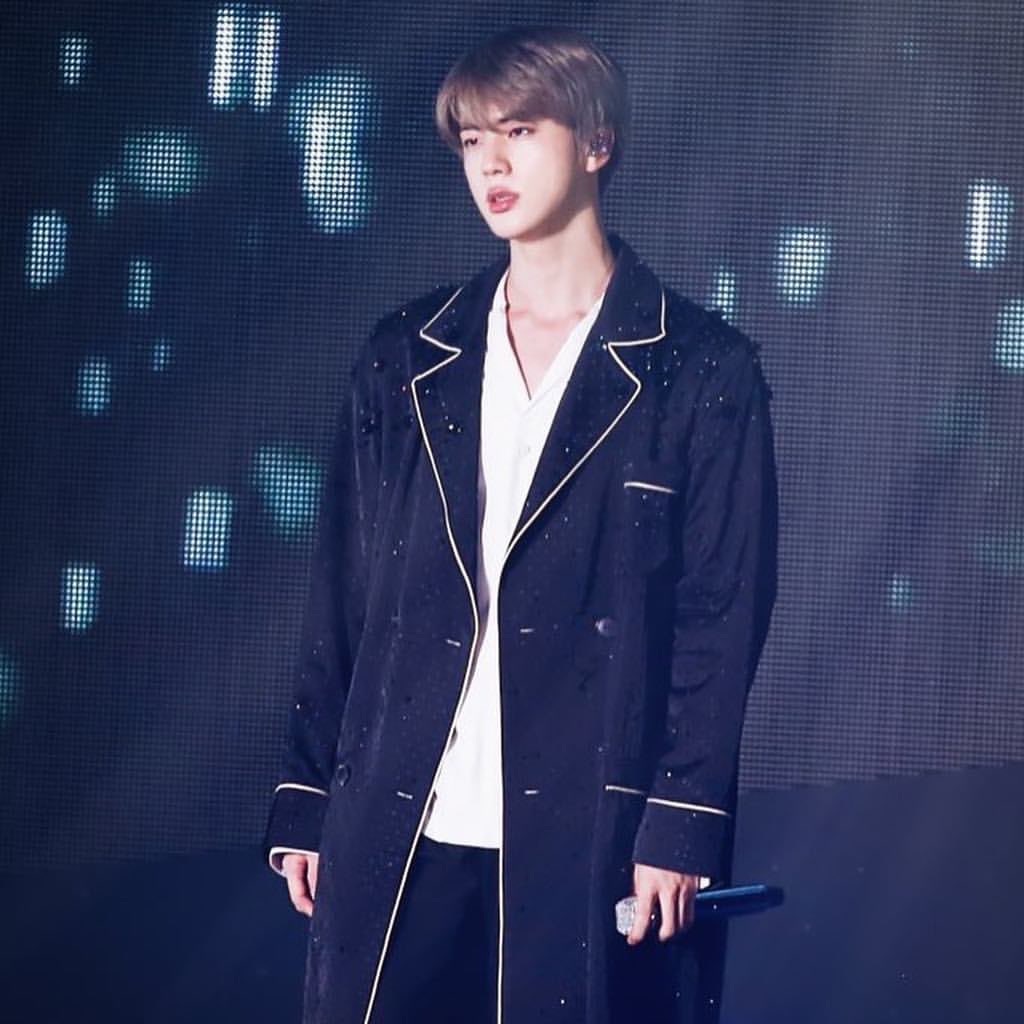 KrillaxR's tweet photo. @MTVChart @BTS_twt @ArianaGrande @GOT7Official @Louis_Tomlinson @weareoneEXO @billieeilish @NCTsmtown_DREAM @Stray_Kids @pledis_17 @michaeljackson #MTV_Chart #BTS @BTS_twt 🥇🥇🥇🥇🥇 https://t.co/pkTywSa6Zm