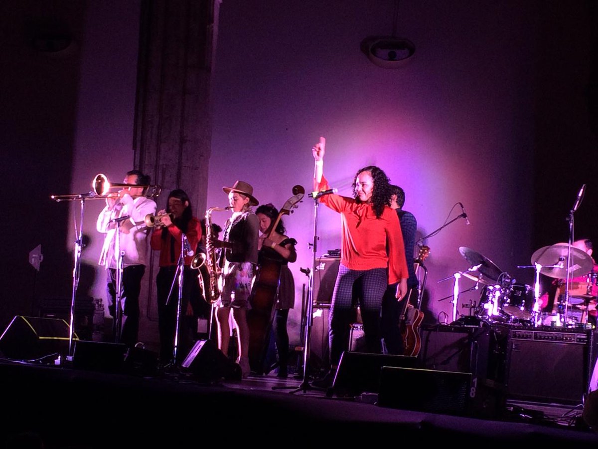 El MIDE vive la fiesta de la #NocheDePrimavera con la mejor música. ¡<a href="/calacasjazzband/">Calacas Jazz Band</a> nos hizo mover los pies! #CapitalCultural