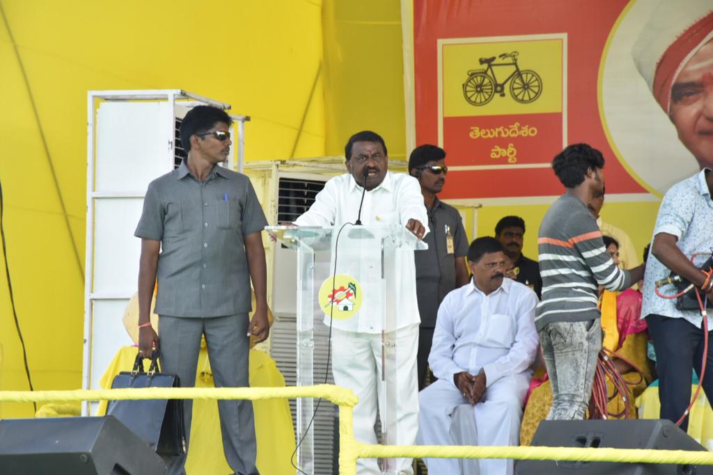 TdpPithani's tweet photo. ఆచంట నియోజకవర్గంలో ముఖ్యమంత్రి చంద్రబాబు నాయుడు గారి బహిరంగ సభ ప్రసంగంలో మంత్రి పితాని గారిని, శివరామ రాజు గారిని ఆఖoడ మెజారిటీతో గెలి పించాలి అని చంద్రబాబు కోరారు.పశ్చిమగోదావరి జిల్లా ఆచంట మీ సంక్షేమం, మీ అభివృద్ధి, మీ భవిష్యత్ న బాధ్యత తెలుగుదేశం పార్టీ బహిరంగంగా సభలో చంద్రబాబు https://t.co/hx0TzUwzyt