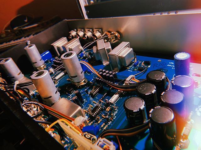 tmprecordsllc's tweet photo. Tubes,tubes,tubes •
•
•
•
•
#mastering #mixing #recording #recordingstudio #protools #studiolife #studioflow #studioporn #musicproduction #musicproducer #flstudio #ssl #musicstudio #producerlife #studio #audioengineer #recordingengineer #gearporn #beats #studios #logicpr… https://t.co/GlRUmyEo4R
