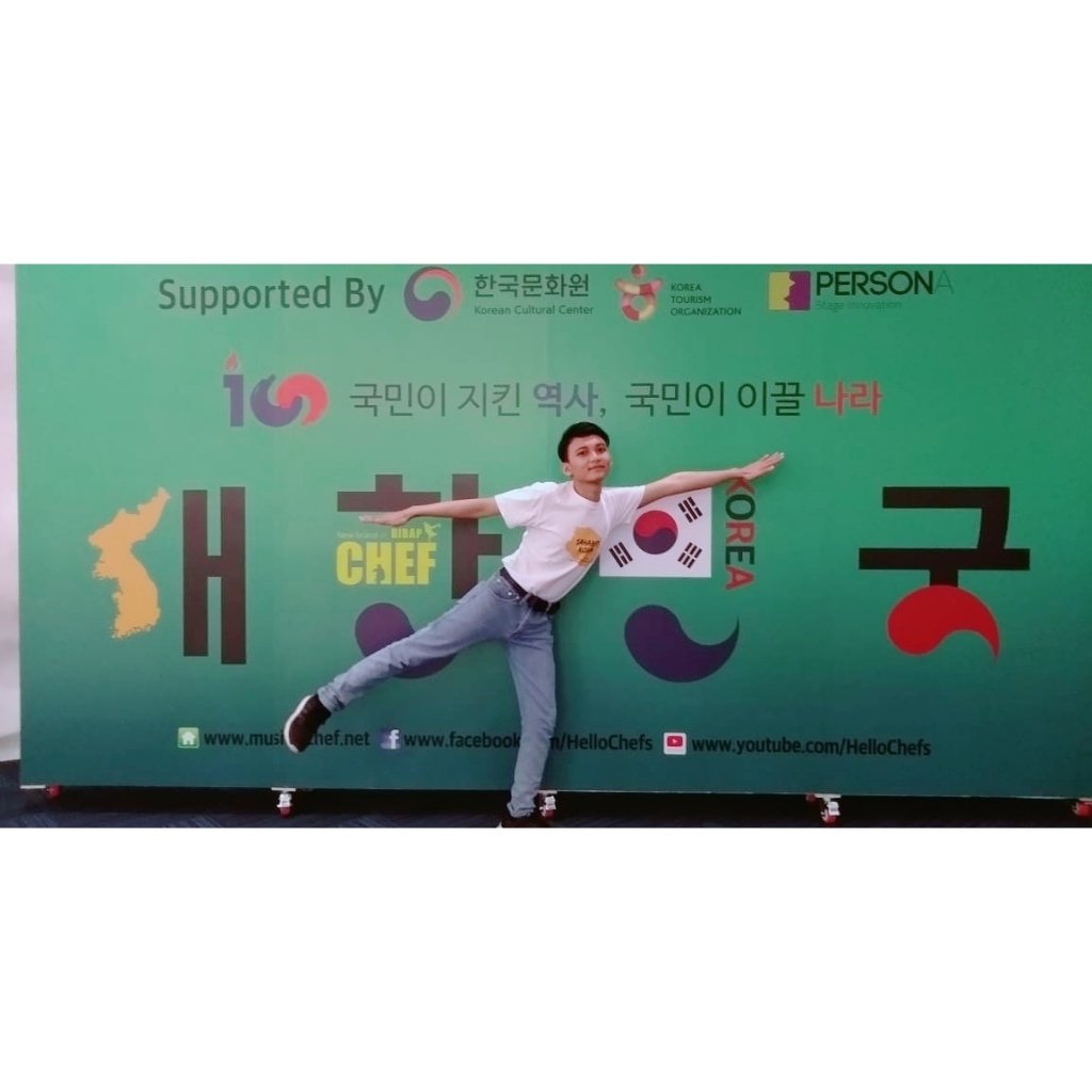 Thoriqhafidzzzz's tweet photo. It's the kind of show you leave nursing a sore face because you've smiled or laughed so much at the sheer joy of it all!
This is a blend of anarchic comedy and an hour of pure Visual delight.
A feast of B-boying and beat-box, the actors, as popular as K-POP #sahabatkorea #bibap https://t.co/8HDDcLs9ON