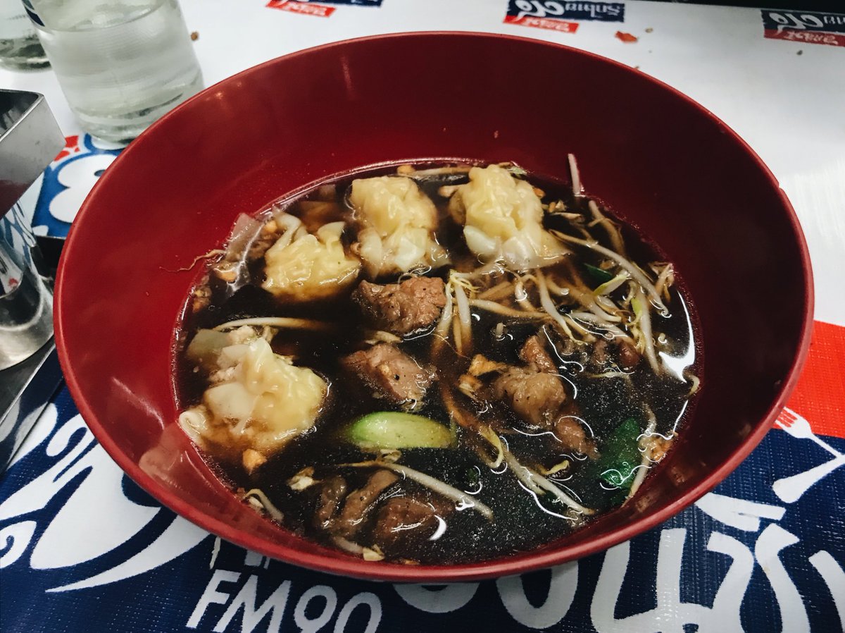 maiginmoo's tweet photo. ร้านนาเดียอร่อยเหาะ ตลาดลาดปลาเค้า ขายอาหารฮาลาล ที่แนะนำคือเกี๊ยวน้ำไก่ เนื้อแน่นนุ่ม ไม่สาก น้ำซุปออกหวาน ข้าวกะเพราเนื้อรสดี มีข้ามหมกและเนื้อสะเต๊ะขายด้วย นุ่ม น้ำจิ้มอร่อย ร้านสะอาด #ไม่กินหมู #อร่อยนะรู้ยัง #อร่อยไปเเดก https://t.co/hy3HnbYGSK