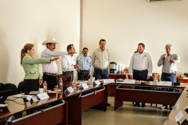 Elva Padilla Flores, primera mujer que preside Comité de Fomento y Protección Pecuaria aficionzac.com/elva-padilla-f… … vía <a href="/aficionzac/">Afición Política</a>