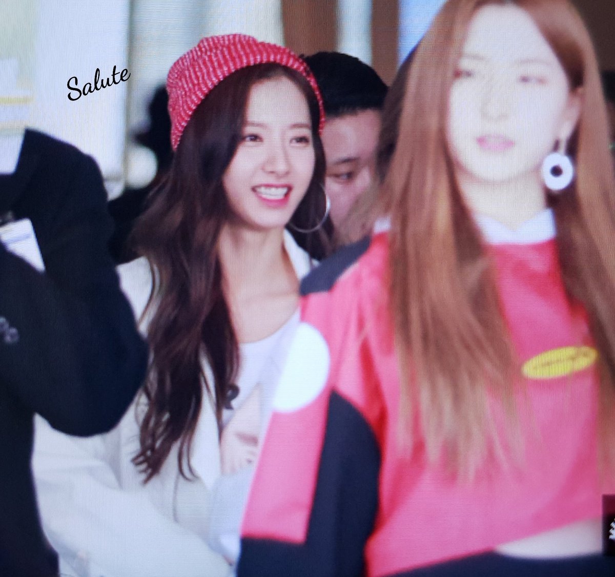 SalutePhoto's tweet photo. 190324 Seoul Fashion Week VIBRATE 퇴근길 
#우주소녀 #WJSN #보나 (#김지연)  #BONA   #은서  #Eunseo #연자매 

@WJSN_Cosmic https://t.co/sh0mI74cvy