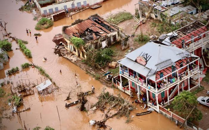 ThatGirl_Ogai's tweet photo. #PrayForMozambique #PrayForZimbabwe #PrayForMocambique #EdSheeranSA

Cyclone Idai has hit really badly. With already poor structures &amp; families living with JUST enough, most times less, their strength is all they have. I pray for everyone there. Especially children #CycloneIdai https://t.co/4QOLjI55F7