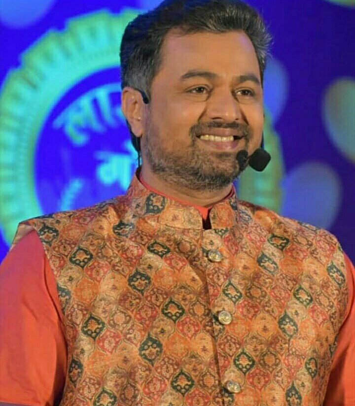 SubodhBhave_FC's tweet photo. Man looks even more charming when he smiles ♥
#SubodhBhave #kolhapur #LakhanchiGosta #Marathi #ManOfHeart #marathiSwag #Love #LoveBeyondAge #happiness #colorful #welldreesed #hot #Handsome #KingBhave @subodhbhave https://t.co/GVbmkoqRxP