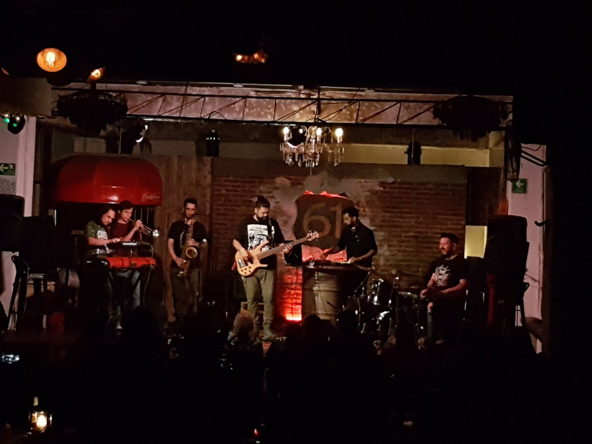 Erik_Montenegro's tweet photo. Personalmente es y ha sido un privilegio siempre el poder estar tan cercano a @trokerofficial durante estos XV años que celebran. Una banda auténtica, profesional, y de un sonido propio sin concesiones. Hoy aquí en @El61BluesClub  celebramos con ellos. ¡Bravo Troker! #JazzChido https://t.co/KVS3NvLJst