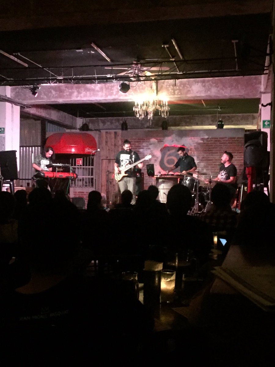lamarianap's tweet photo. @trokerofficial en el @El61BluesClub https://t.co/hfdglm0ZlR