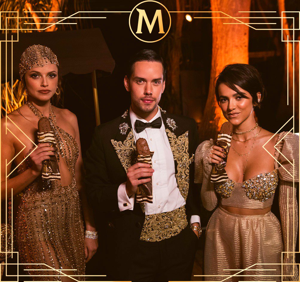 A nossa espera finalmente acabou. Aqui estão os maravilhosos looks dos nossos  embaixadores, @Gabriel_Gontijo, @ManuGavassi e @AgathaaMoreiraa, feitos por @PatriciaBonaldi, e inspirados em nosso #TrioMagnum.  😍✨ #MagnumBaileDaVogue