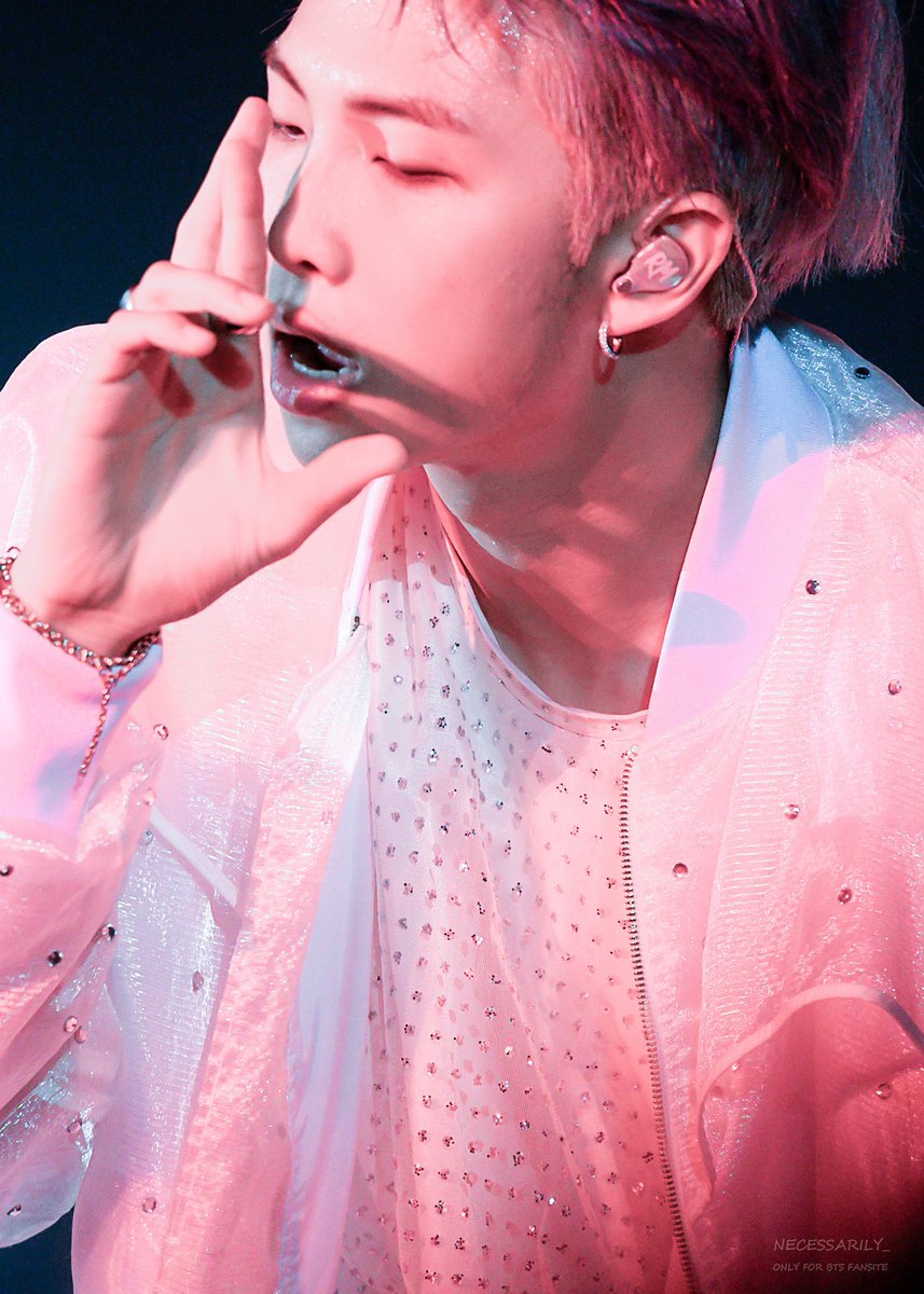 Min_ZT_0309's tweet photo. 탐라의 모든 남준이 팡인님들이 이거 꼭 보셨으면 좋겠다... https://t.co/19LR8B2oUm
