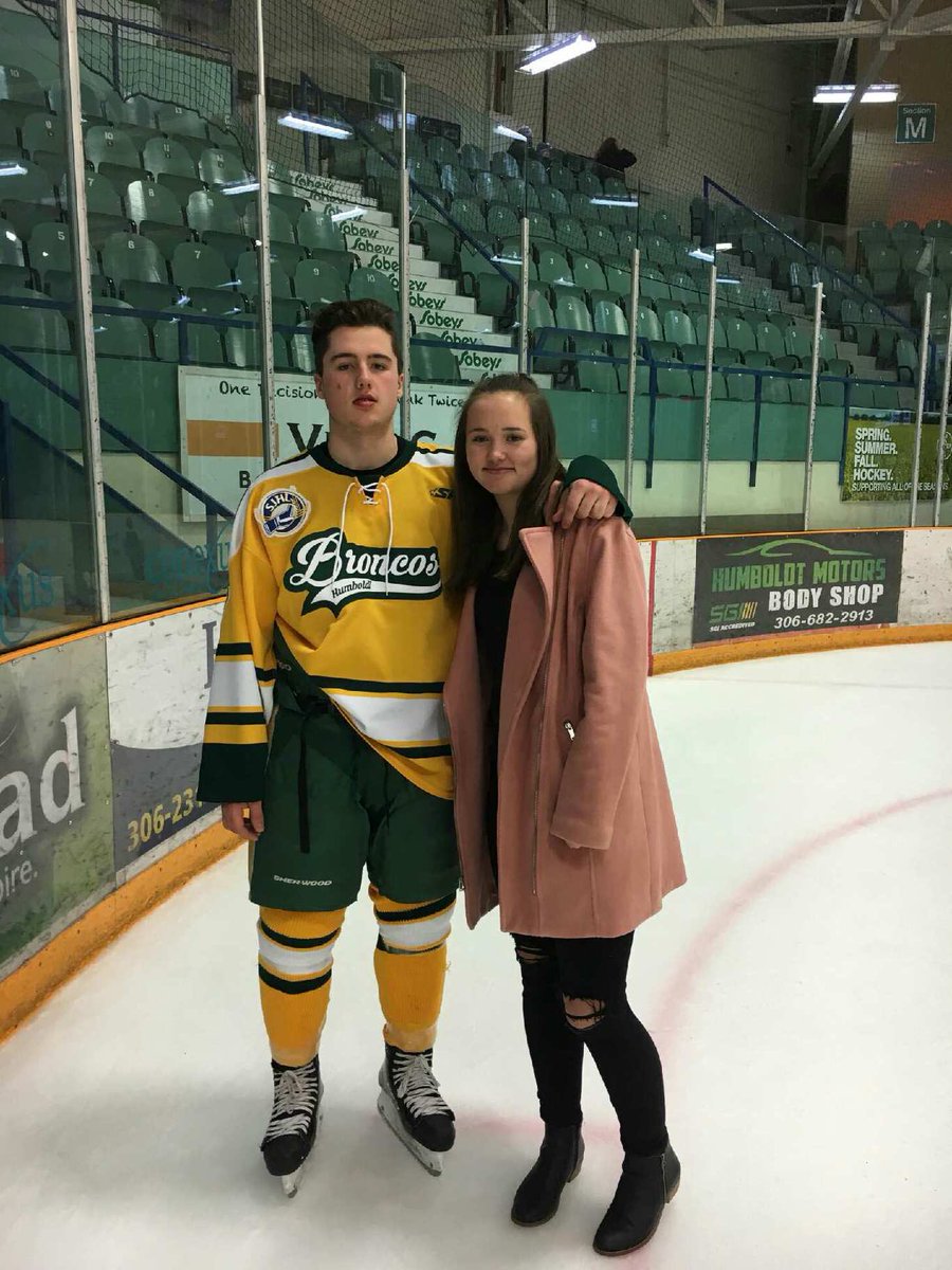Laurie_13645's tweet photo. I 💕 my kids &amp; when I look at my photos it breaks my heart because my beautiful girl Jordyn doesn’t have her older bro to watch out for her. This photo was taken family day in Humboldt &amp; the other one ET’s graduation in June 2017. We miss you so much my boy. #siblings #love https://t.co/TPzzrRFDmz