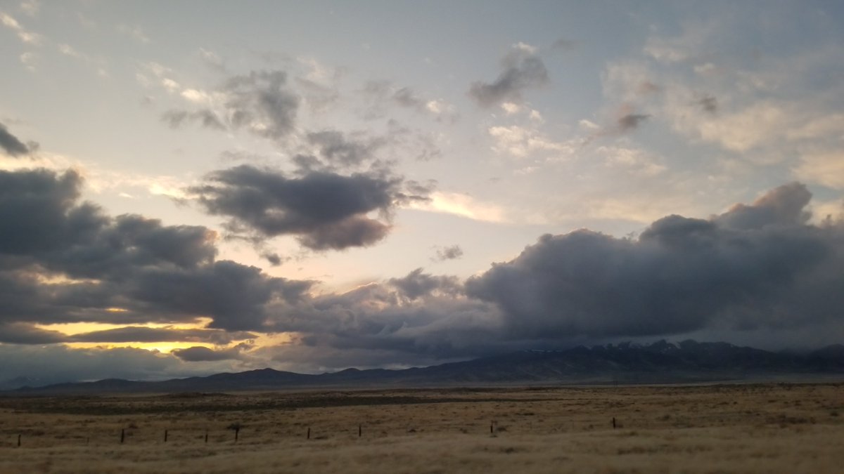 kermmartian's tweet photo. Good night from the California Zephyr and Nevada! Fascinating to go through snowbound mountains and these endless American plains within a few hours. See you tomorrow a few hundred miles further East. @Amtrak #Train6 https://t.co/7wvrgHldv6