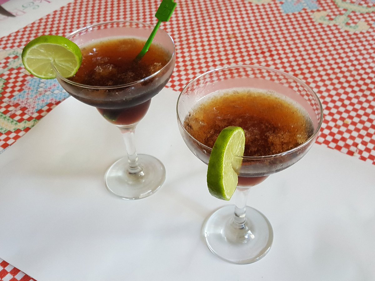 weissbergaw's tweet photo. #cubalibre #bailedeGaragem Lembrando dos tempos de baile de garagem. Foi a bebida da moda! https://t.co/lGNcia27tp