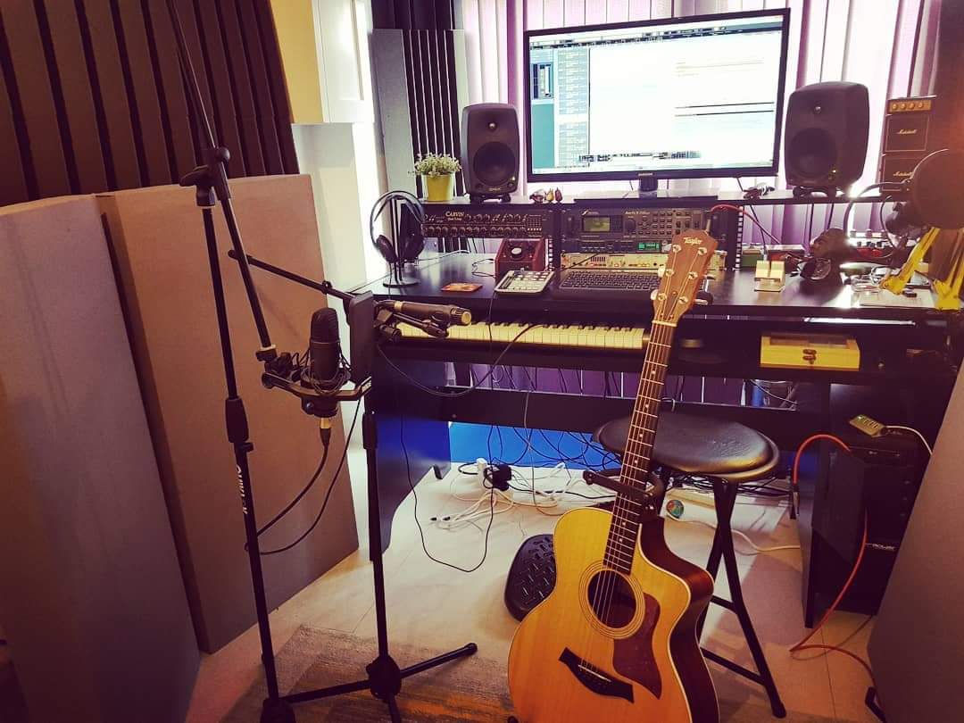protomythos's tweet image. Recording more acoustic guitar for the next album. It's going to be less heavy, more melodic and just plain different from the previous two albums. No point in doing the same thing twice, right?
.
.
#newmusic #newsong #newalbum #rock #progressiverock #studiolife #recordingstudio