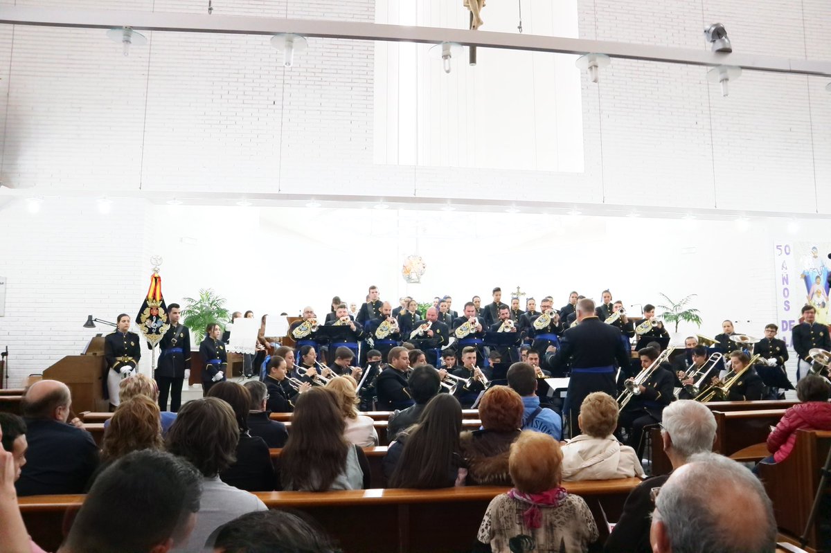 ssantasalamanca's tweet photo. Concierto de la @amvirgendlavega en la Iglesia de San Juan de Mata sede de la Hermandad del Vía Crucis @hdad_viacrucis https://t.co/nnGLHJrbAm