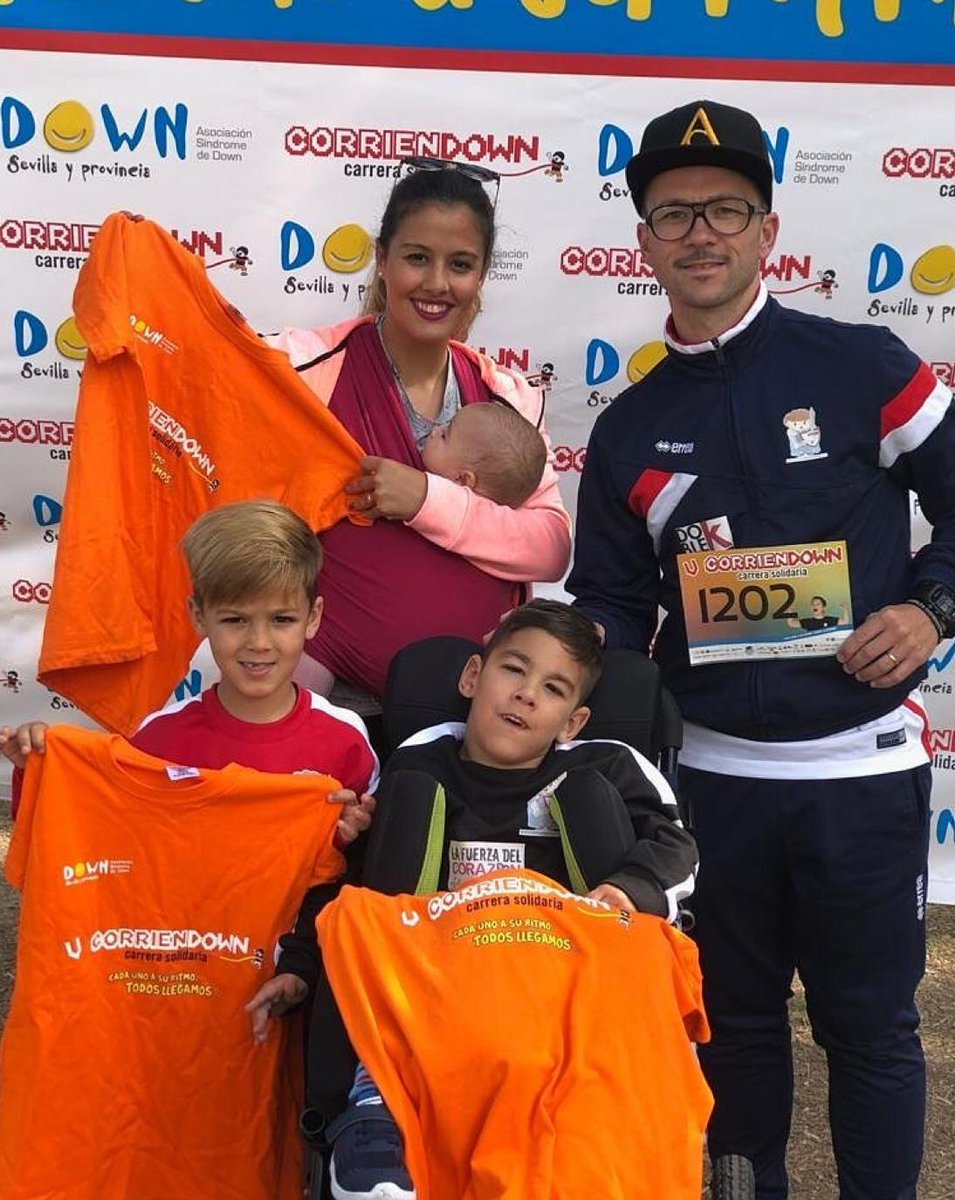 ely_sanz14's tweet photo. Junto a tu #FamiliaPreciosa, dándote fuerza y empuje siempre, llegarás a la meta que te propongas.💫
#HeroeSSinCapa
#JuntosSomosMás
#VCORRIENDODOWN
@colaborayeray
@AlejandroSanz @LFdCesmas https://t.co/89vmtsMj81
