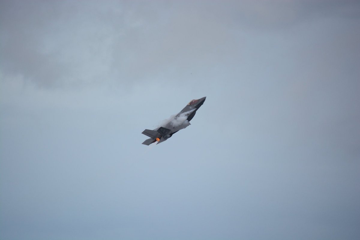 bhsasquatch's tweet photo. Oh I do love airplanes! F-35A hitting afterburner and pulling vapor at Melbourne Air & Space Show yesterday. #AirAndSpaceShow https://t.co/ueoC4CHisR