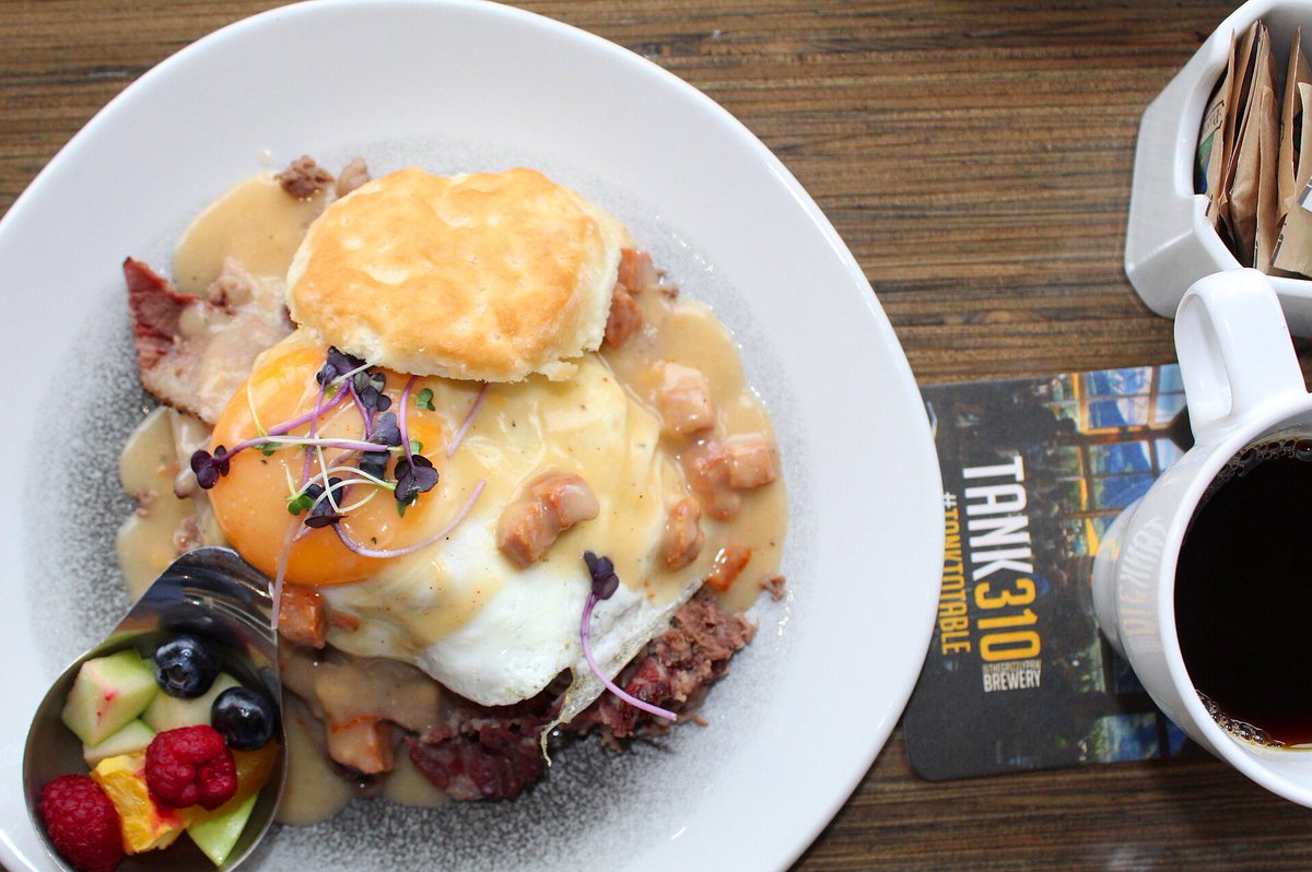 TheGrizzlyPaw's tweet photo. Who is joining us for #Sunday #Brunch @ #tank310 ?  We’re open for brunch from 10am-1pm. Enjoy our locals special, fresh brisket &amp; biscuit and top it off with our weekly #mimosa special! Not in a rush? Hop onto one of our brewery tours after your meal! https://t.co/q7S2y9Zd1O