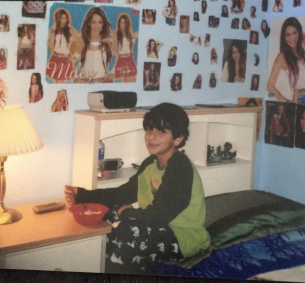 FaZeRug's tweet image. Me when I heard Hannah Montana was back