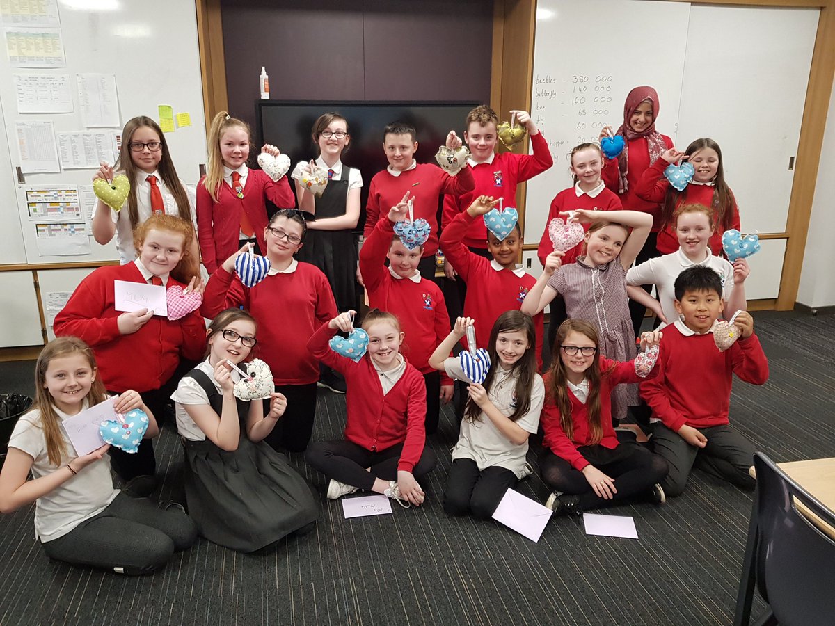 ClydePrimary's tweet photo. We can finally post the mother's day surprise created by our sewing masterclass group! Hope all the mums loved them! ❤ #sfllw @EdSAttainGCC @litforalllb https://t.co/I9qzjM5nVE
