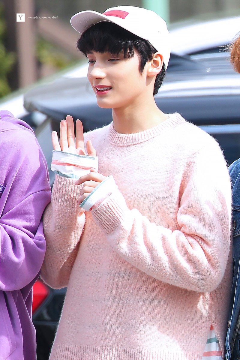 yeonjun_day's tweet photo. 190309 음악중심 미니팬미팅

fluffy pink boy 💕

#TOMORROW_X_TOGETHER #TXT #HUENINGKAI #투모로우바이투게더 #휴닝카이 @TXT_members https://t.co/OhhoyoT4bA