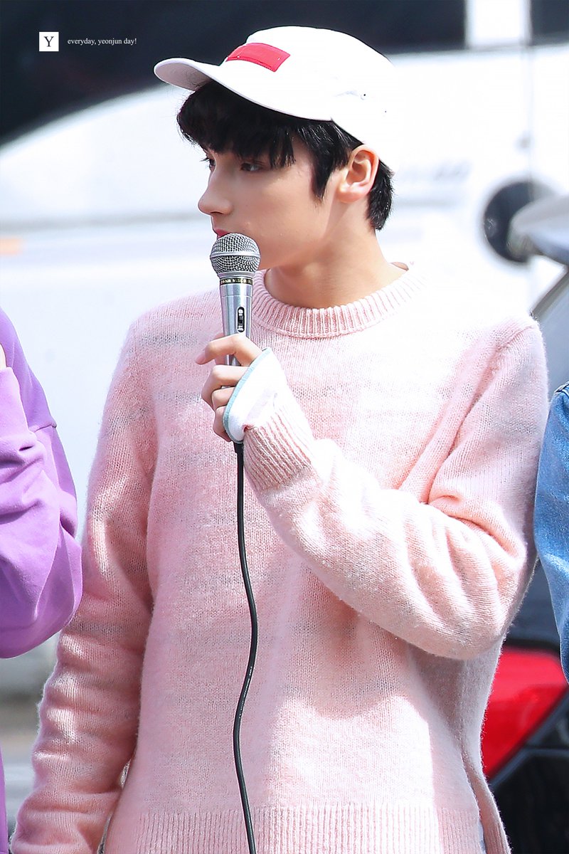 yeonjun_day's tweet photo. 190309 음악중심 미니팬미팅

fluffy pink boy 💕

#TOMORROW_X_TOGETHER #TXT #HUENINGKAI #투모로우바이투게더 #휴닝카이 @TXT_members https://t.co/OhhoyoT4bA