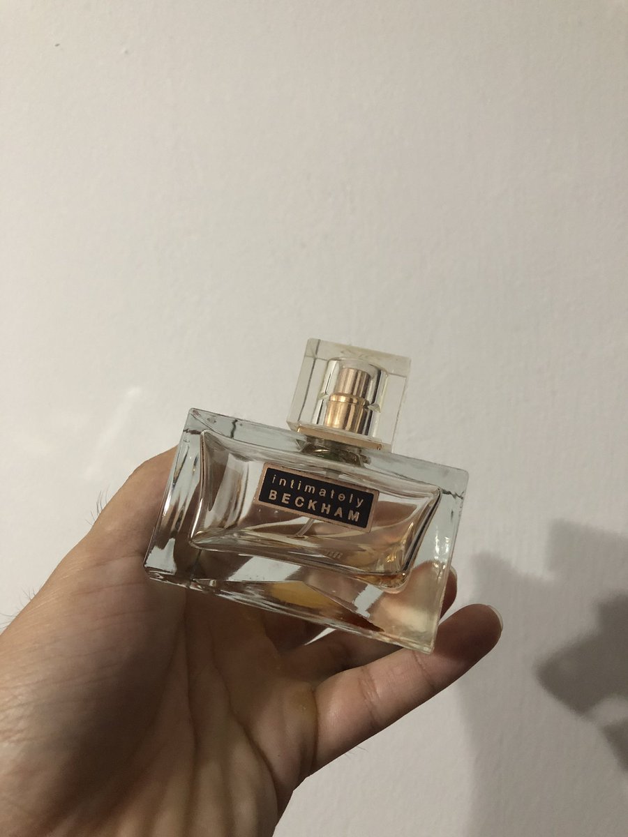 Sweet but not that long lasting. Night occasion would be okay, but for day, hmm mehh a bit. Tapi i love the scent best serious tak tipu 7.5/10