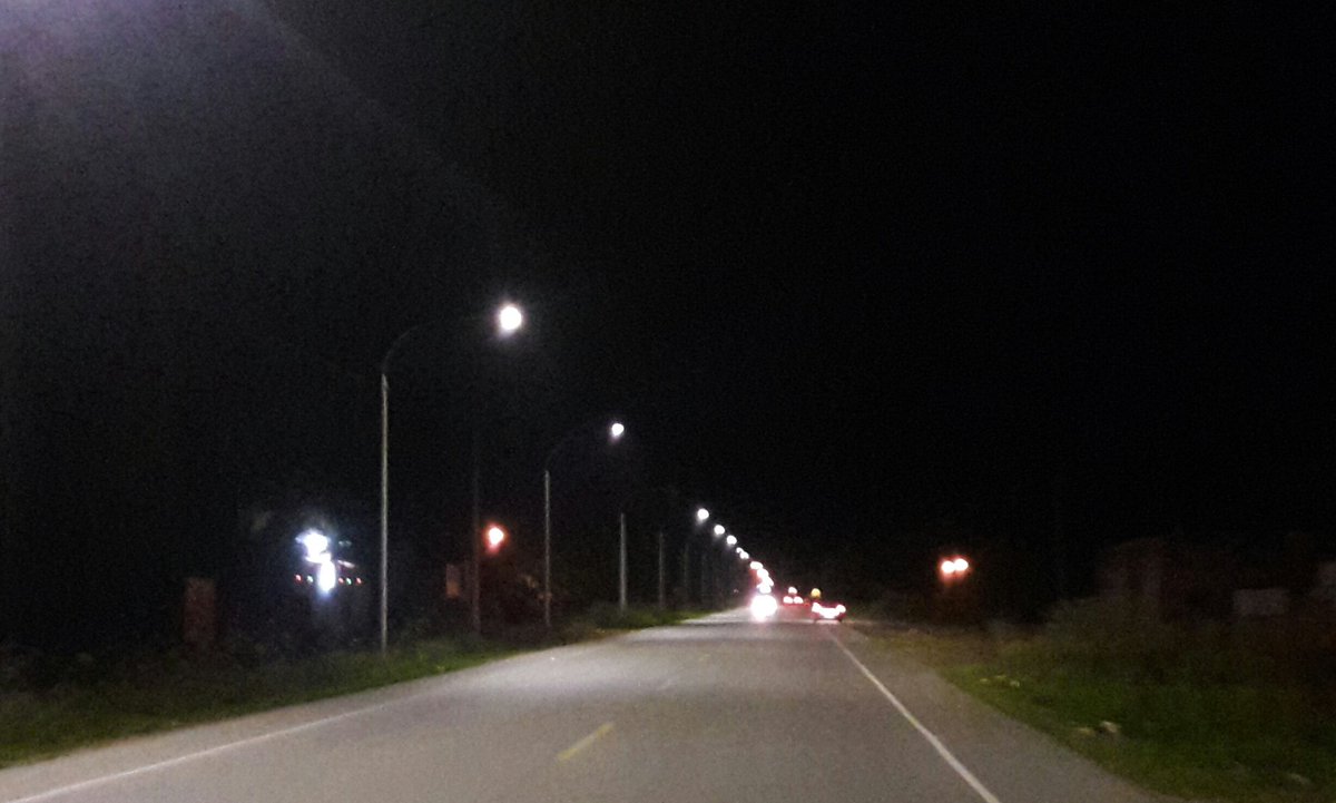 ElectroTocache's tweet photo. Iluminacion del sector Chanchan, entrada y salida a la ciudad de Tocache, con ello Electro Tocache cumple con atender una necesidad postergada. Por una ciudad moderna y segura. https://t.co/bWr62jpFEU