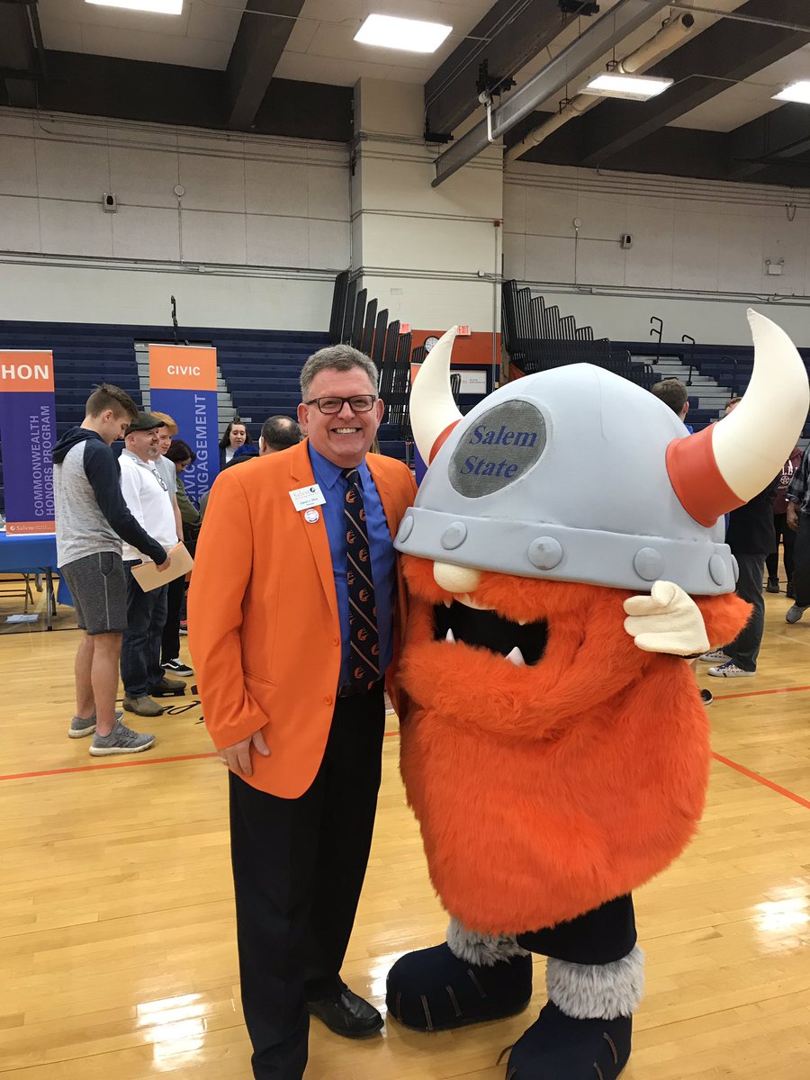 SSUProvost's tweet photo. It’s a great day here at @SalemState Accepted Students Day. So many future Vikings! Thank you, Superfan, for the photo .  ❤️👍🏼👏🏼#SSUAcceptedStudentsDay #SSUGotIn https://t.co/Lo4UijXEd9