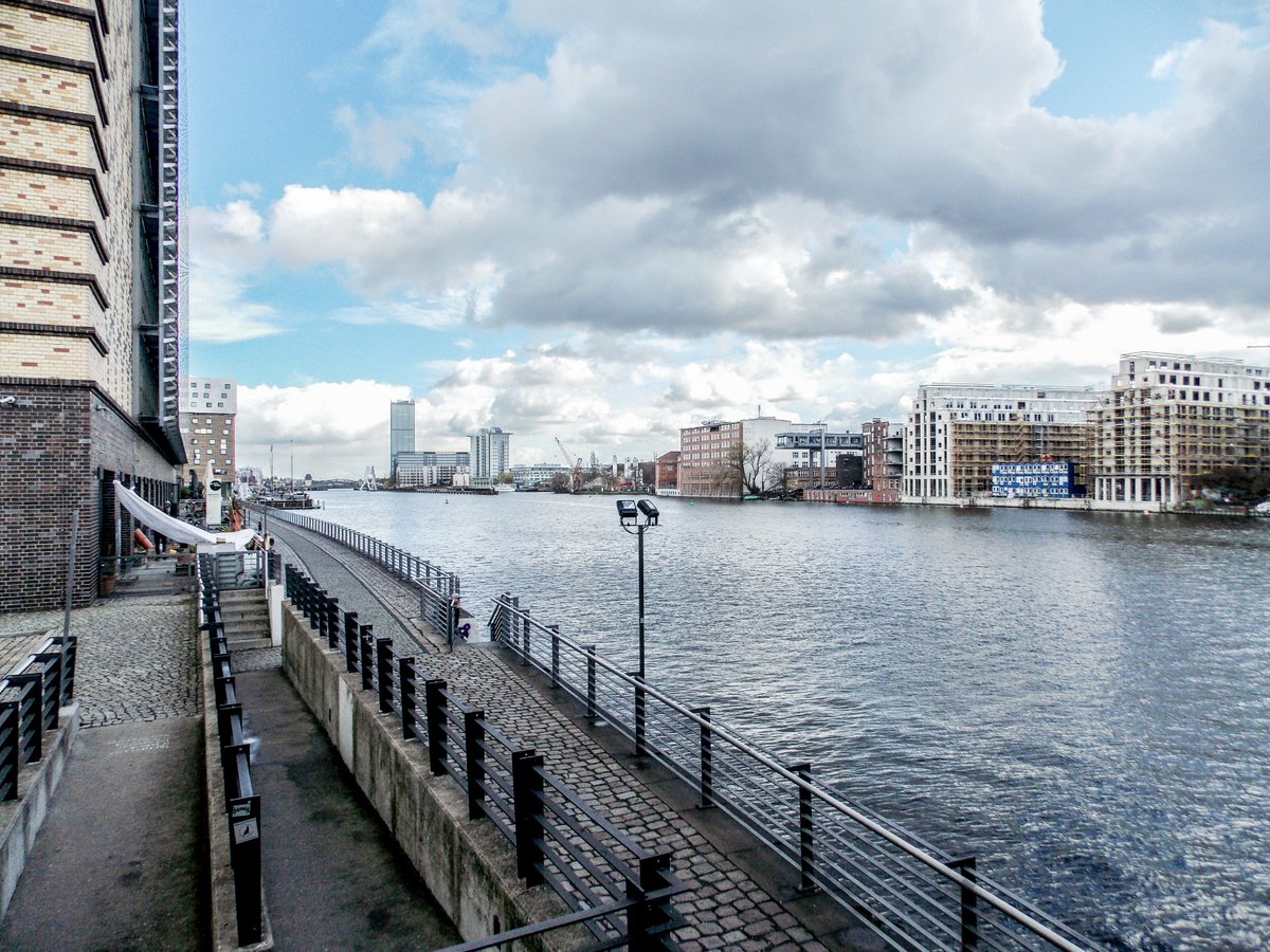 elarogantte's tweet photo. the #Spree #river seen after the #Oberbaum #bridge
https://t.co/ZhTK37eN5z https://t.co/6ZoLTH7SZz