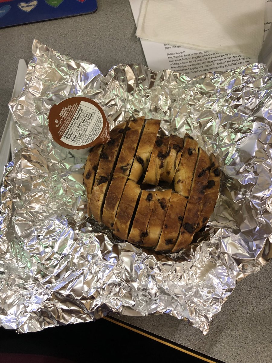 MadelineRE41's tweet image. Both ways are good ways🥯💕 (and all you bagel police can suck my St. Louis ass) #BagelGate #STLDoesItBest #ItsBreadCo @panerabread