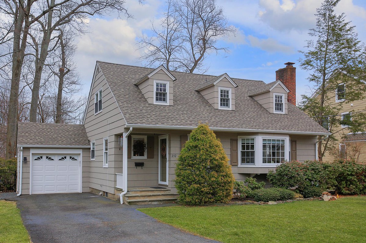 jaynebern's tweet image. Coming soon in Mountainside NJ!Charming Cape, 3 bedrooms and 2 full baths! LOW TAXES!!!