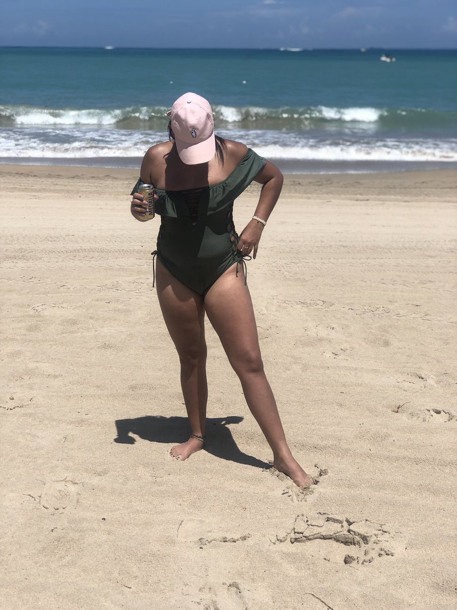 halfeti09's tweet photo. La playa y una medalla, that’s all I need ✨ https://t.co/p88TpFZMnt