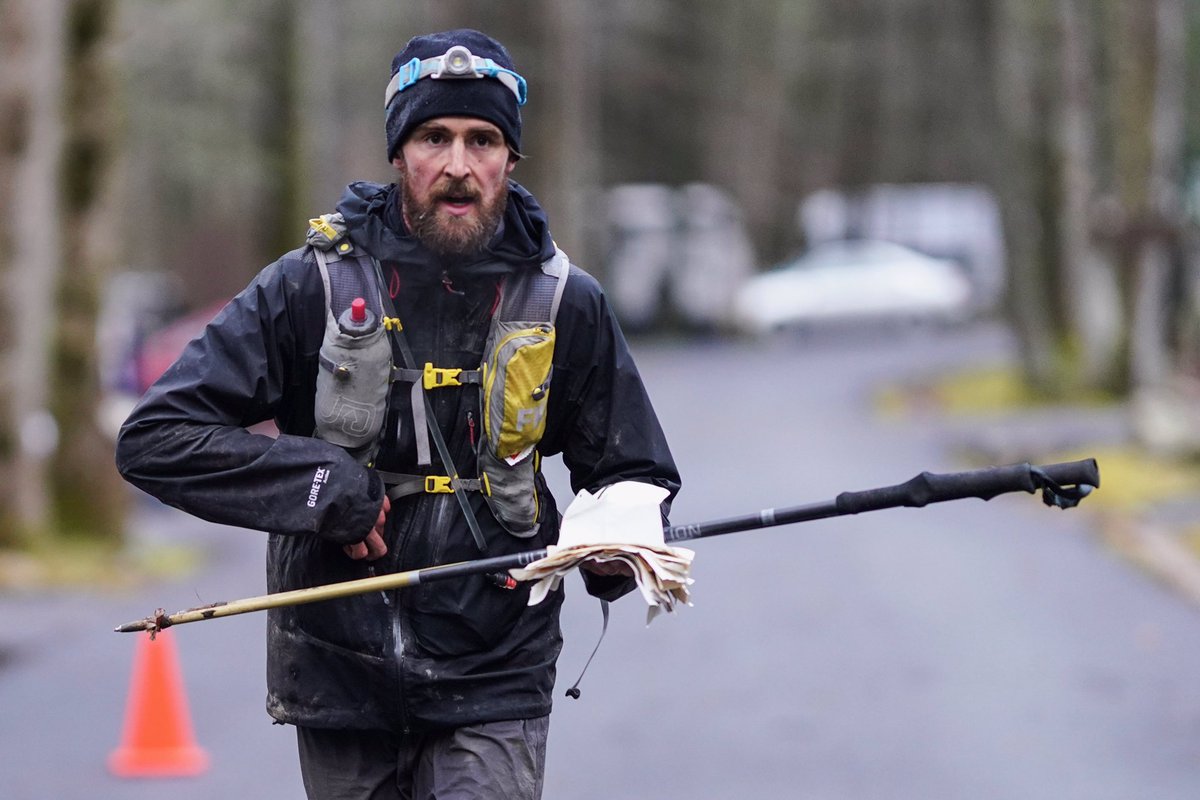 BM100: Karel Sabbé, AT FKT holder (supported), with his book pages. He is one of the remaining runners. Also still in are @gcalmettes and @jamilcoury. All women have dropped. It was a cold and rainy night.
May the corse be with you. #bm100 #barkleymarathons 📷 @howiesternphoto