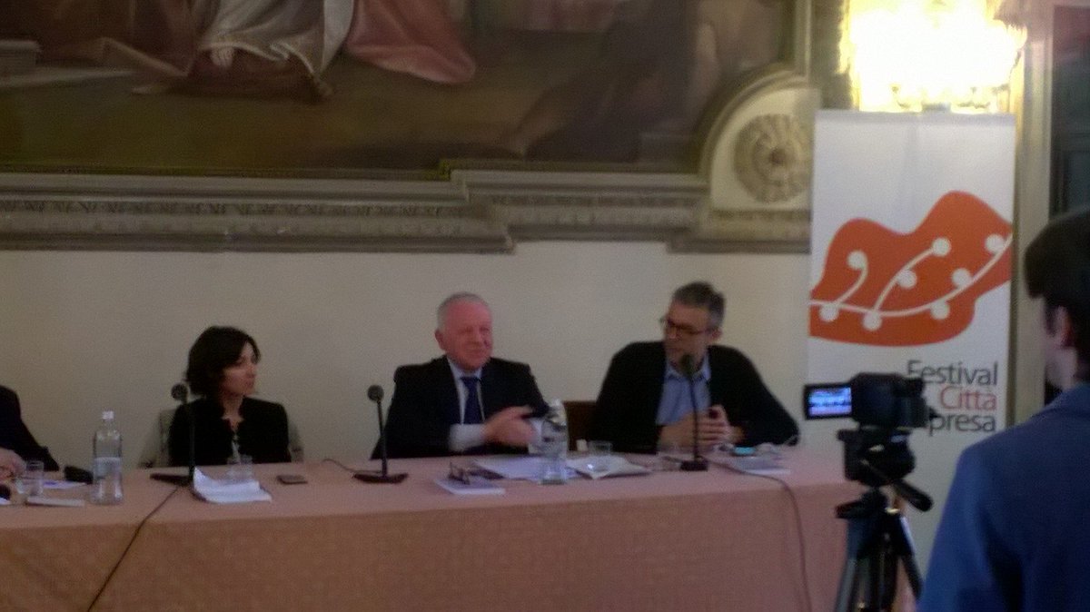 gabrielecatania's tweet photo. Al festival @citta_impresa dibattito ricco di spunti e idee sul dialogo tra #Milano e il #Veneto. Parlano @jacopotondelli @stati_generali, l'assessore Comune di Milano @cristajani, Francesco Giacomin @ConfartVeneto e Aldo Bonomi #AAster. #Nordest #Italia #futuro #Europa @fzovico https://t.co/qtHz1hsDEy