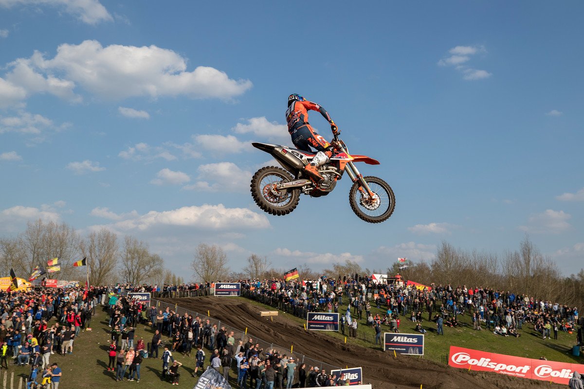 KTM_Racing's tweet photo. Total #mxgp domination in Holland for round 3 as @Antoniocairoli and @jorgeprado61 take both holeshots and moto wins to complete a total sweep of the #valkenswaard sand #redplates #readytorace https://t.co/WBLy7M3zBZ
