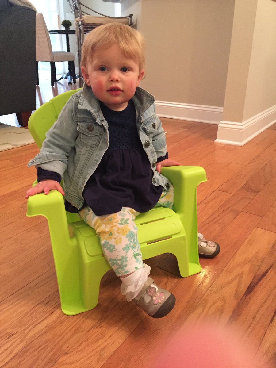 marissajhundley's tweet image. Nice try, sweetie. Nice try 😂😂 #AvaClare #tinychair