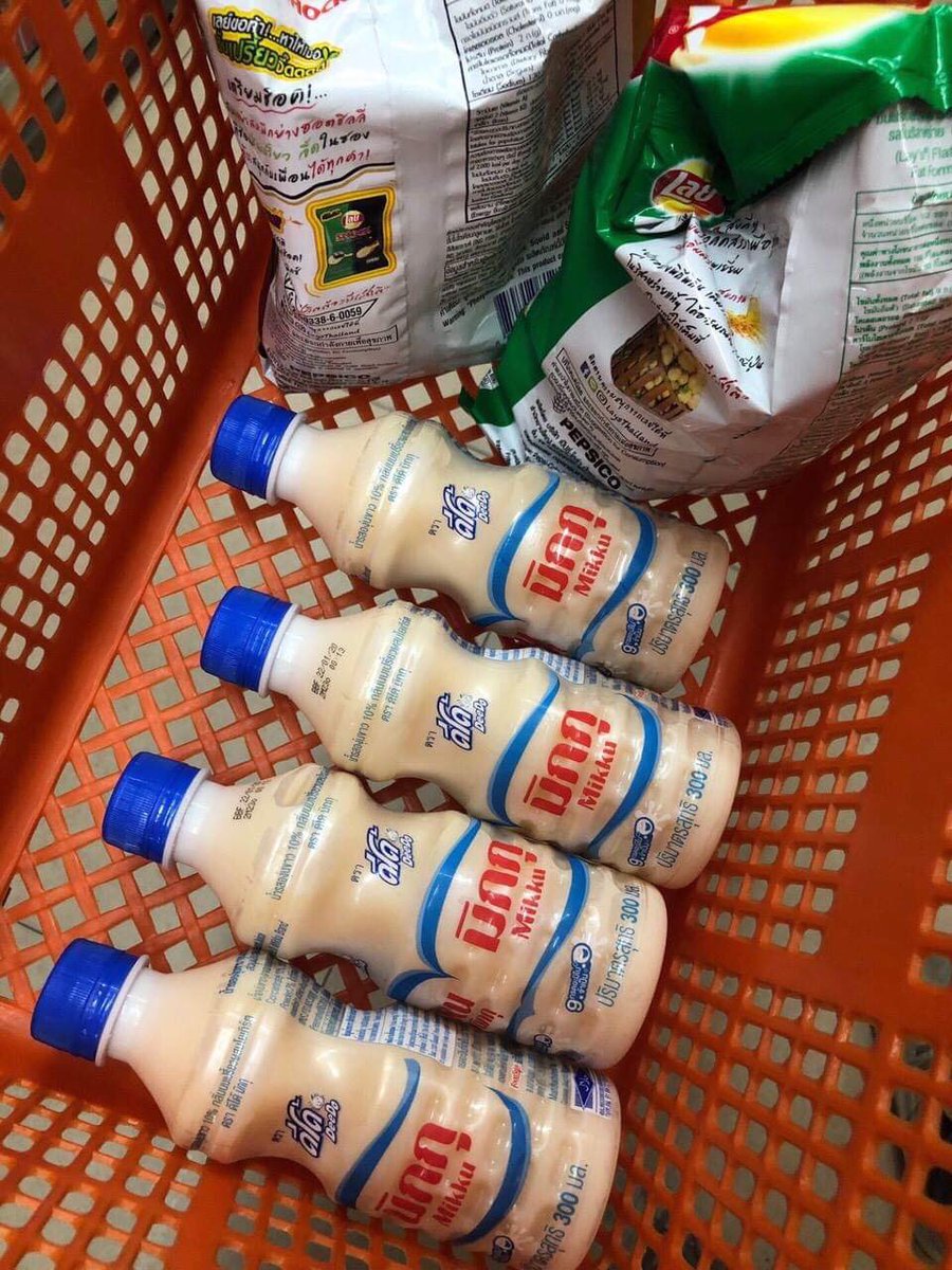 ppspimm's tweet photo. อร่อนจนต้องซื้อตุน 12บาทขวดใหญ่คุ้มมาก  #มิกกุ #รีวิวเซเว่น #อร่อยสดชื่นไม่เหมือนใคร #ไว้รีวิวห้ามขายของโว้ยย https://t.co/t8pLcTKdWZ