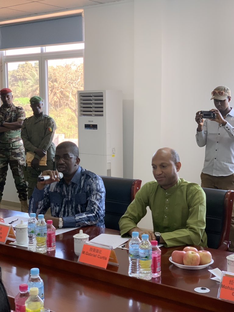 gcurtisgn's tweet photo. #Boké grâce à #WinningGroup nous avons entretenu des investisseurs chinois de la Cheung Kong Graduate School of Business intéressés par les opportunités d’investissements en Guinée et particulièrement par la #ZESBoké. @APIP_Guinee et #ADAZZ ont présenté #InvestirEnGuinée https://t.co/h27NctXVlH