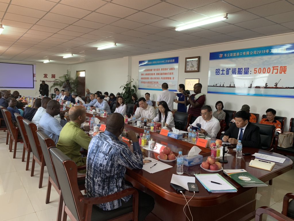gcurtisgn's tweet photo. #Boké grâce à #WinningGroup nous avons entretenu des investisseurs chinois de la Cheung Kong Graduate School of Business intéressés par les opportunités d’investissements en Guinée et particulièrement par la #ZESBoké. @APIP_Guinee et #ADAZZ ont présenté #InvestirEnGuinée https://t.co/h27NctXVlH
