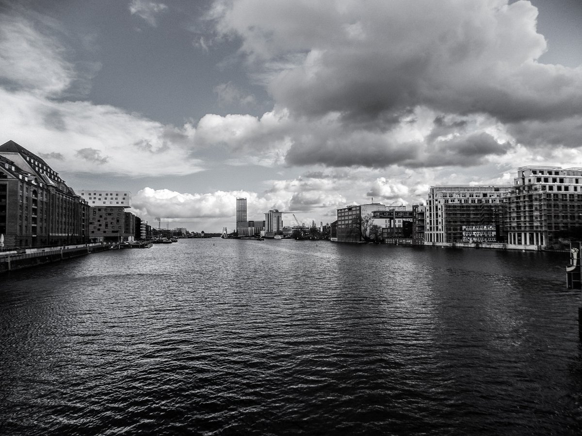 elarogantte's tweet photo. https://t.co/UWDhXC4DSa
the #Spree #river seen after the #Oberbaum #bridge
#Berlin
https://t.co/zwPD6uXUK2 https://t.co/pZiTcwUQAi
