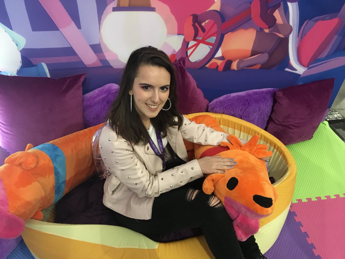 Rainb0wSheep's tweet photo. Me: Danny I spy a cute game we must investigate the CUTE GAME!
#PAXPhogs #PaxEast2019 https://t.co/eD51kW2J8L