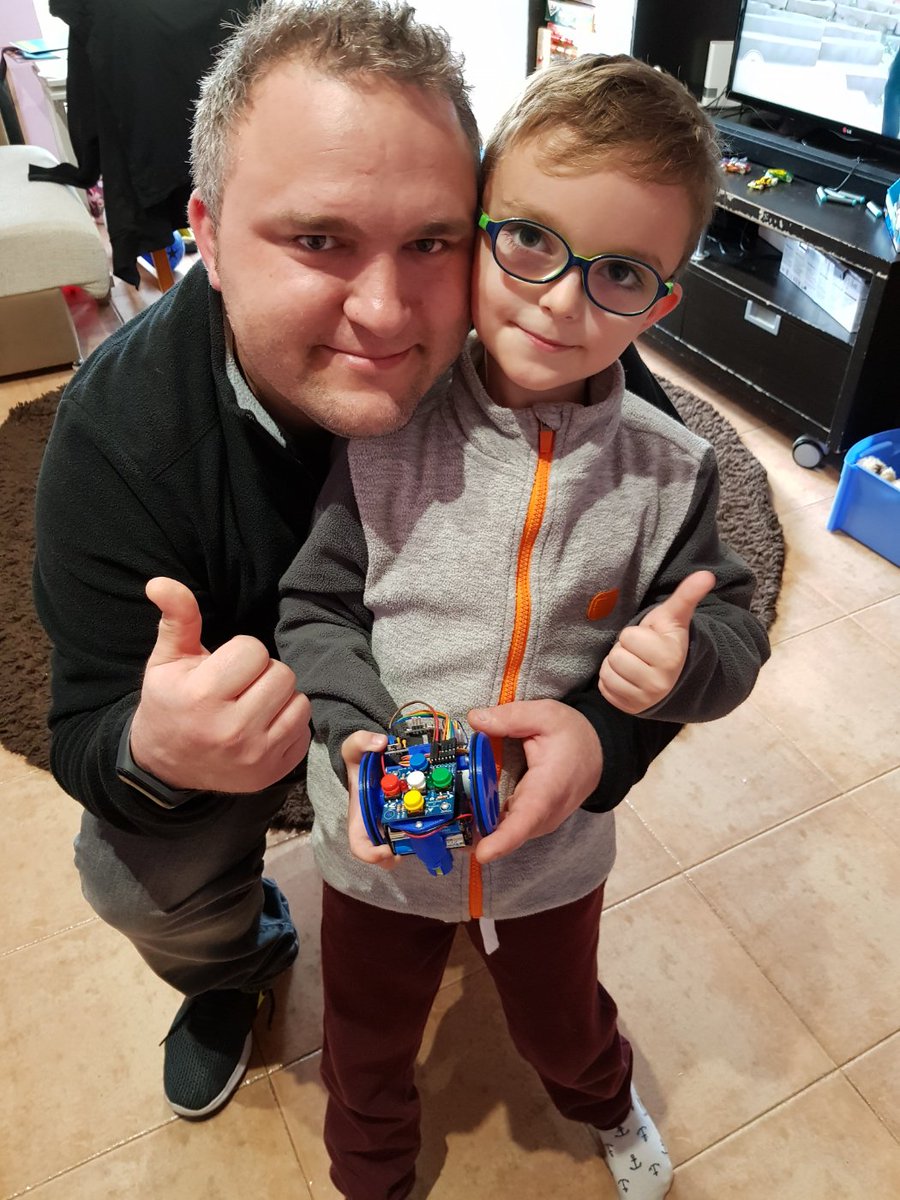 dr_taly's tweet photo. Aqui mi mini Taly encantado con el regalazo de @pablorubma . Muchas gracias Pablo. Un grato placer haberte conocido. Nos vemos en la tertulia prometida jaja. #escornabot #escornafan #drtaly #drtalyfreelancer #citech2019 #tertulia3d #tertulia3d https://t.co/hiXPbEsCFi