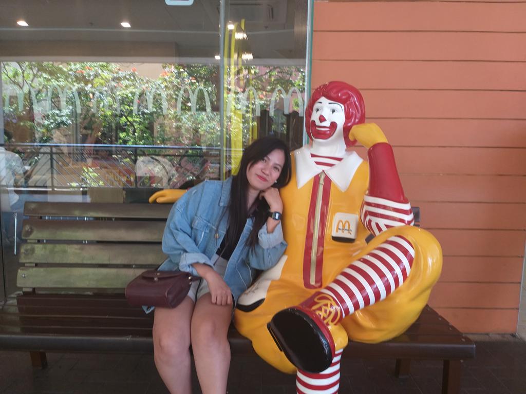 _4eronn's tweet photo. I love your smile.
I love your long dark brown hair.
I love your eyes.
I love your nose.
I love your skin.

I love everything about you. ❣ https://t.co/z1nDv7DAYz