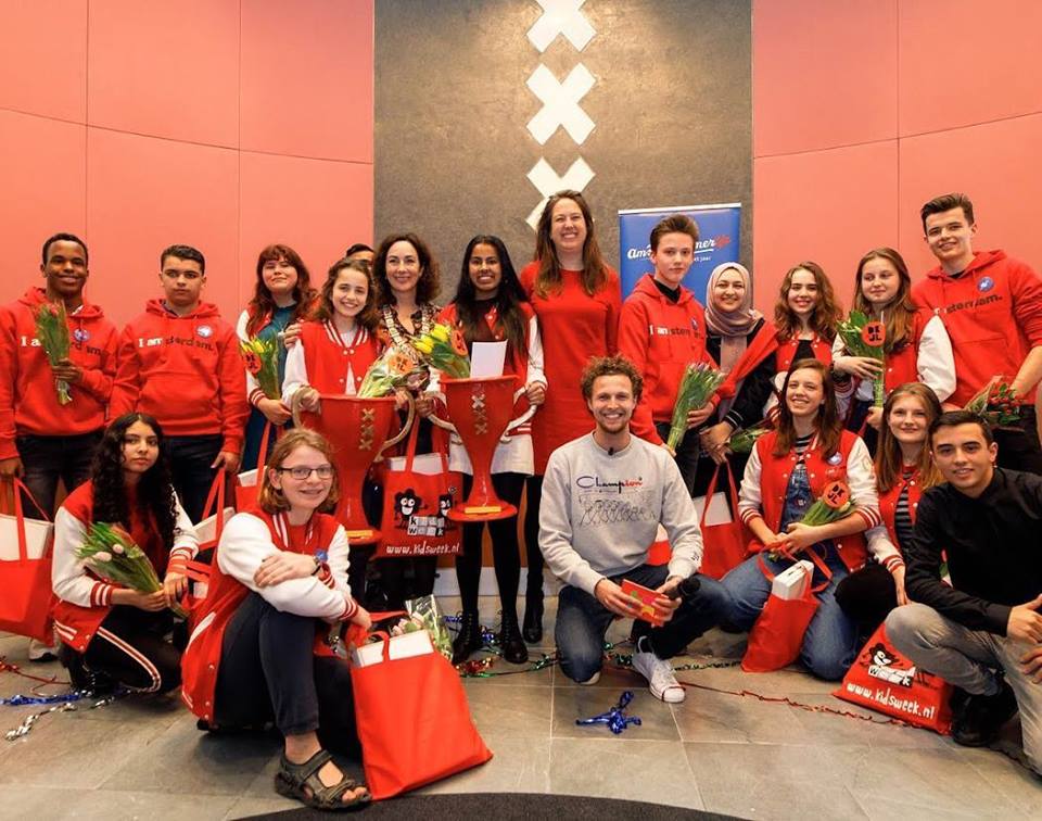 Zojuist maakte burgemeester Halsema op het stadhuis bekend dat Norah van Lottum en Ambrien Moeniralam de titel Amsterdammertje van het Jaar hebben gewonnen!!